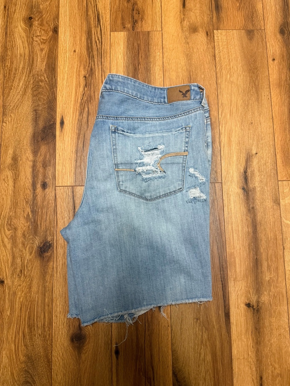American Eagle Outfitters Light Wash Distressed slouchy Bermuda jean shorts - Picture 3 of 4